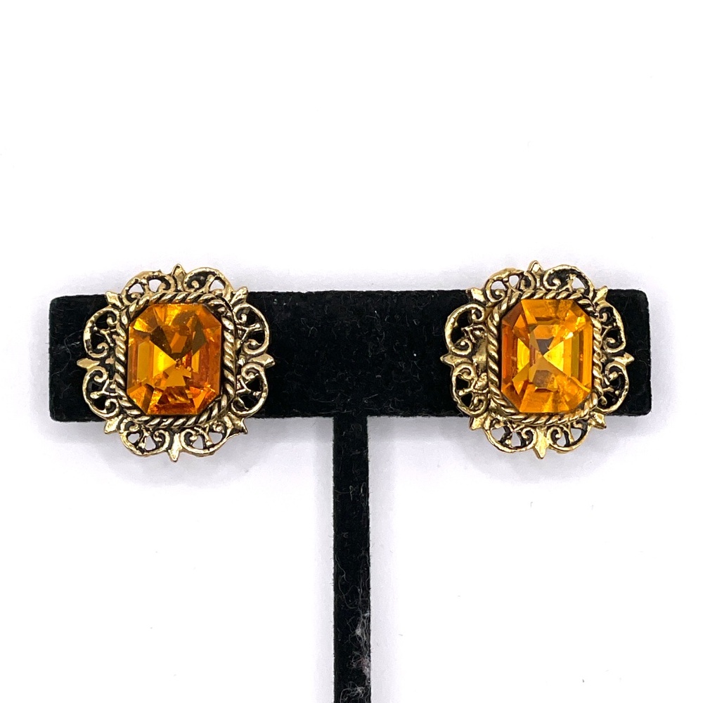 Vintage Unsigned Gold Tone Dark Citrine Color Rhinestone Clip-on Earrings